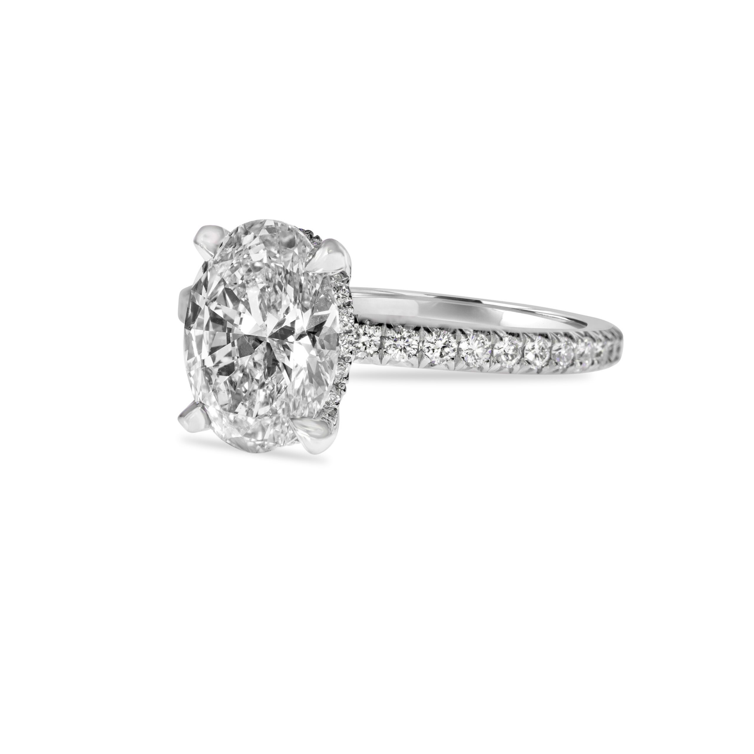 Oval lab diamond ring with Side diamonds